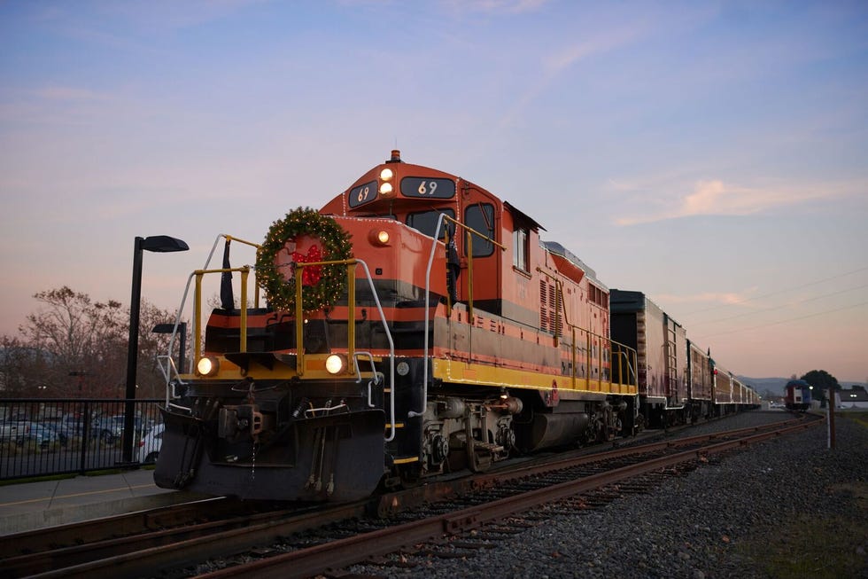 Transport, Railway, Track, Train, Locomotive, Rolling stock, Vehicle, Mode of transport, Rolling, Sky, 