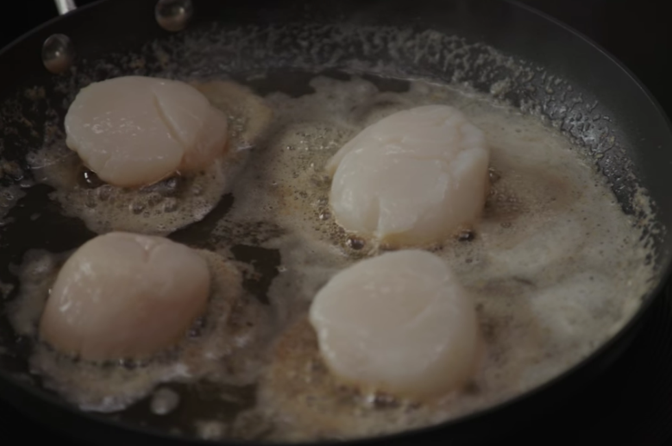 Food, Dish, Cuisine, Ingredient, Scallop, Pan frying, Recipe, Boiling, Produce, Cooking, 