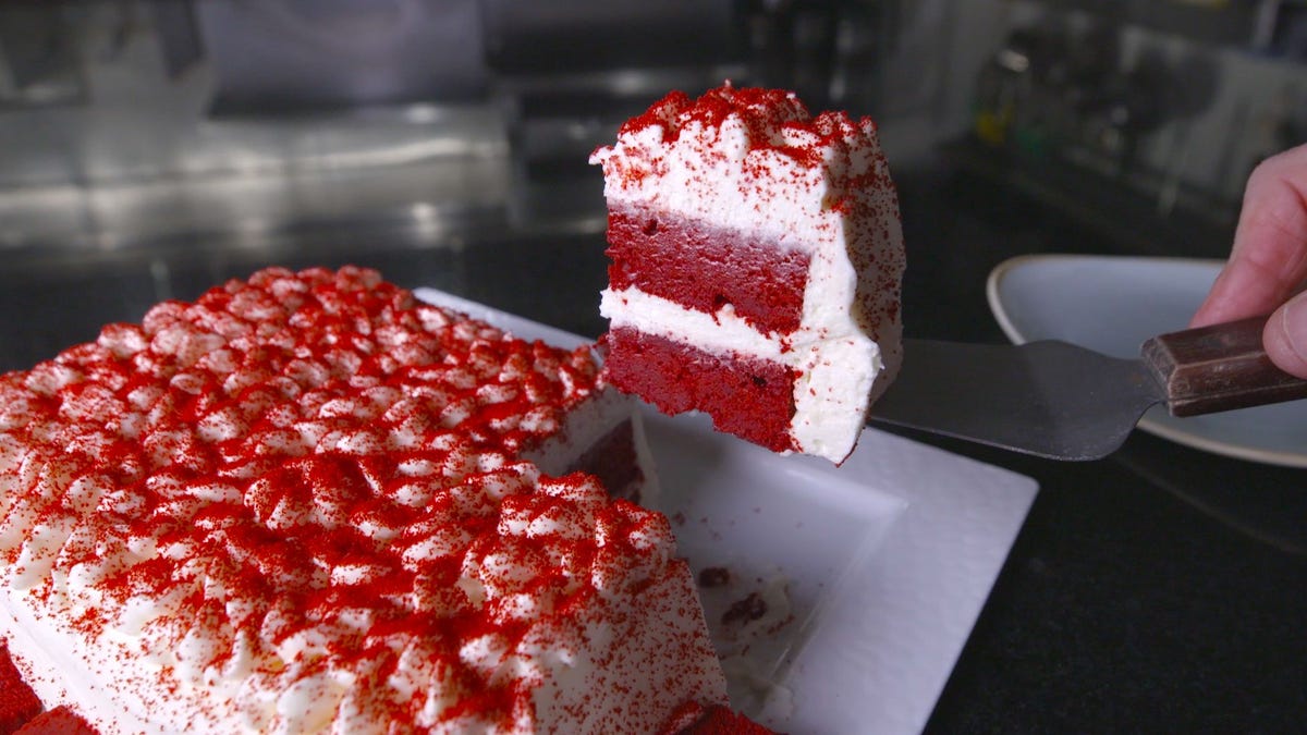 preview for Former White House Chef Reveals Michelle Obama's Fave Cake & The First Lady's Most Inspiring Moments