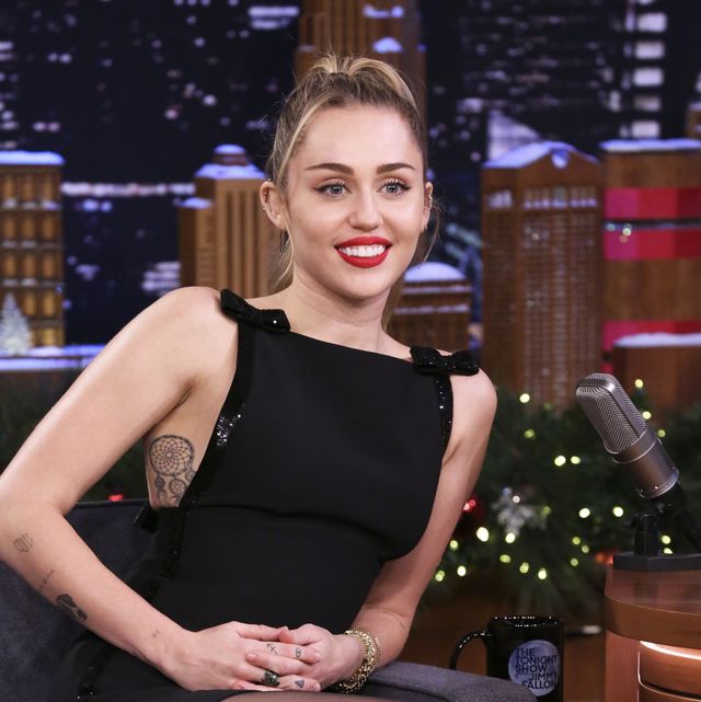 Miley Cyrus Posts Tribute to Everyone Feeling Lonely - Liam Hemsworth 'My Sad Christmas Song'