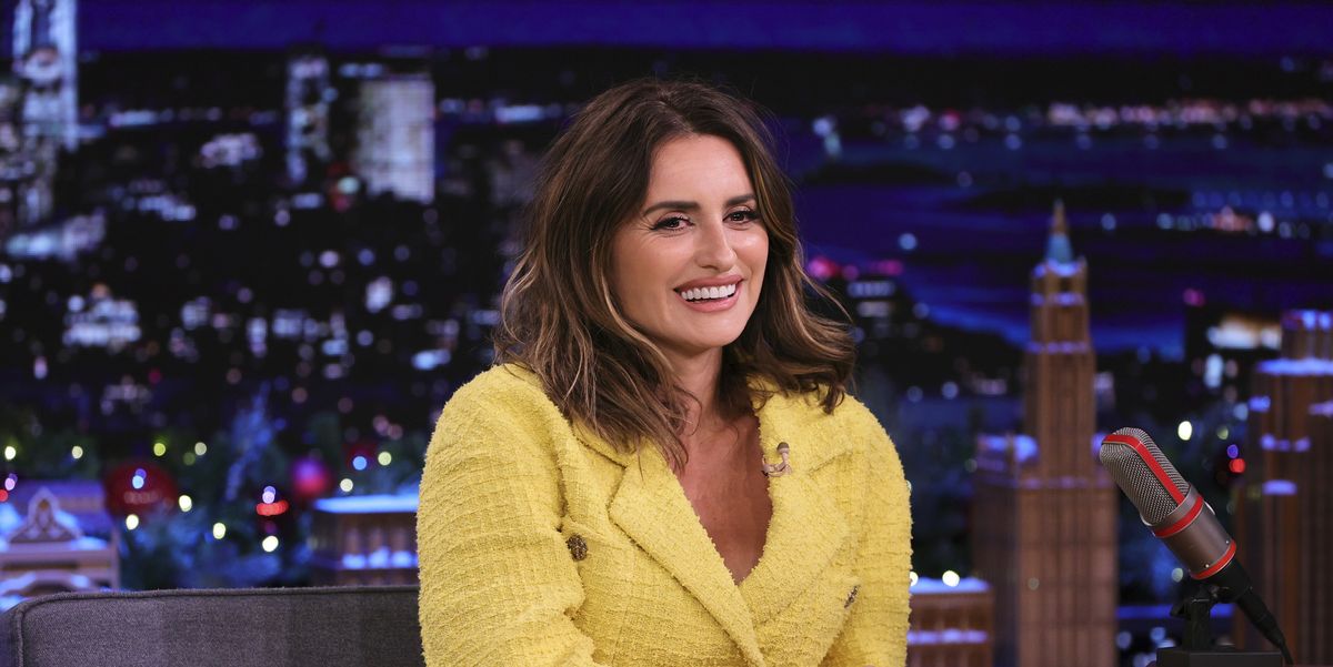 At 47 Penelope Cruz S Legs Look So Toned On The Tonight Show