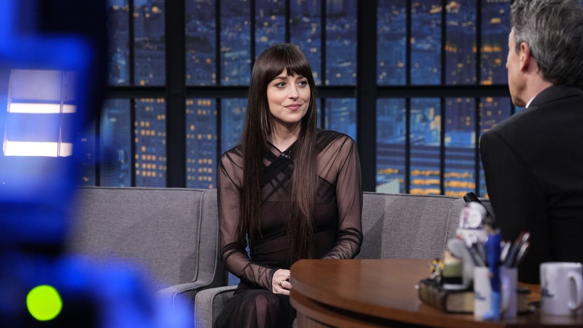 anteprima di Dakota Johnson risolve i tuoi dilemmi sugli appuntamenti