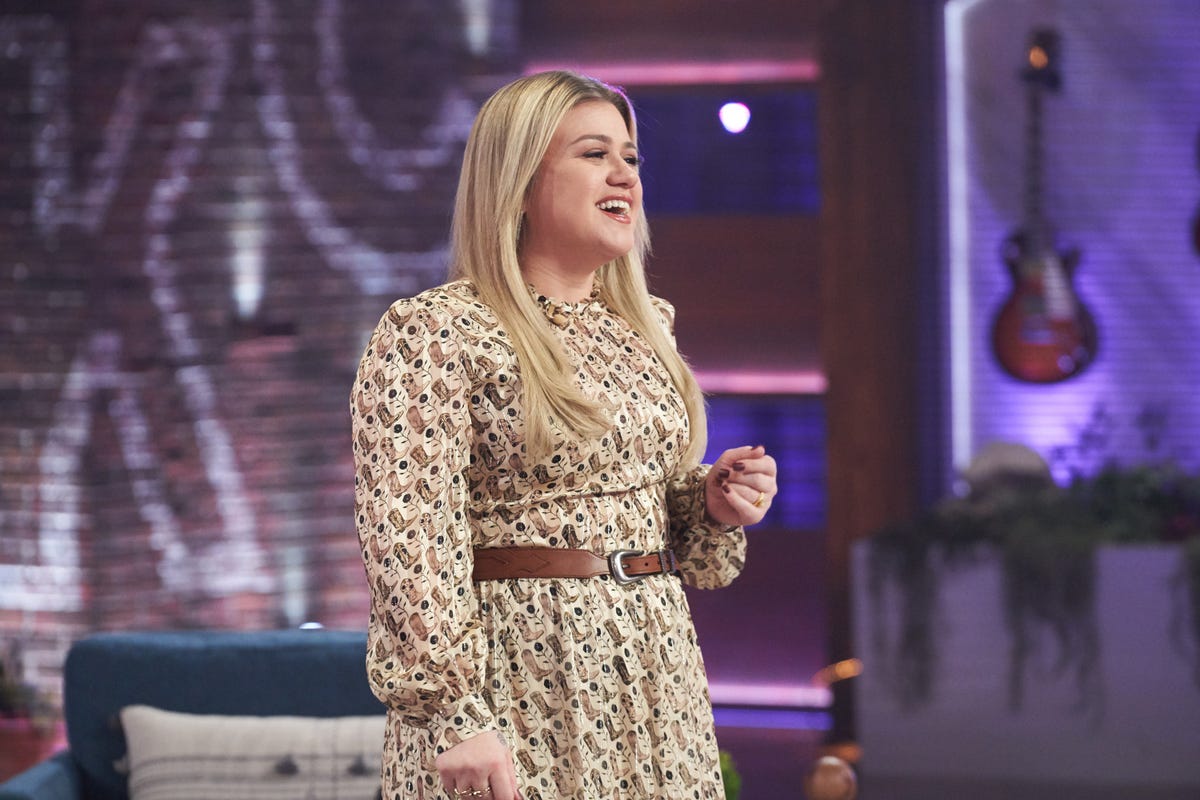 Kelly Clarkson to Fill in for Simon Cowell on America’s Got Talent