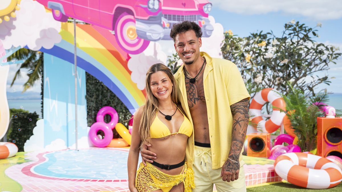 Serena Page Dishes on Kordell, Love Island, & Dating Advice | Blind Date |  Cosmopolitan