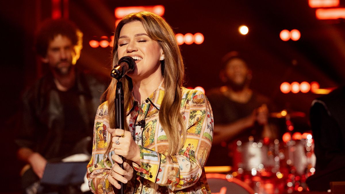 preview for How Kelly Clarkson Became a Pop Legend