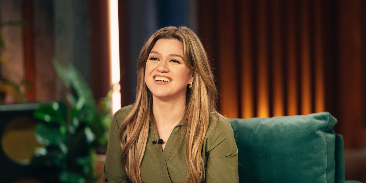 Insiders Say Kelly Clarkson Is Returning to Her Talk Show After Dealing With “Personal Matter”