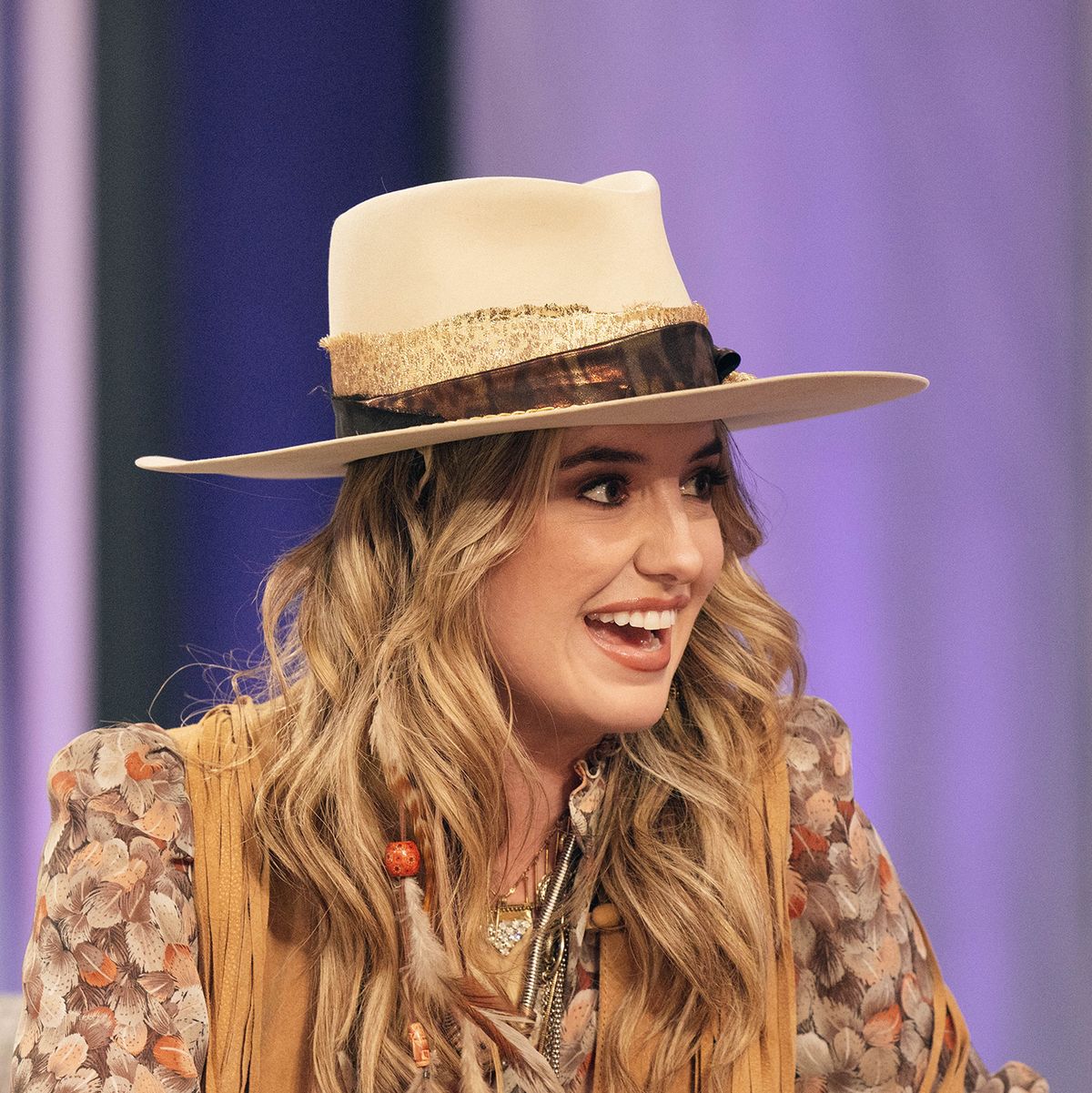 Lainey Wilson Shut Down the 'Kelly Clarkson' Show in Snake-Skin Patterned  Bell Bottoms