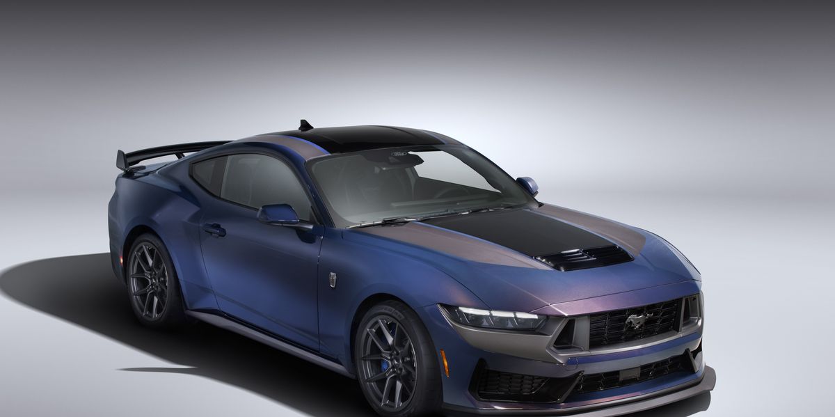 2024 Ford Mustang Dark Horse Gets Exclusive ColorShifting Paint