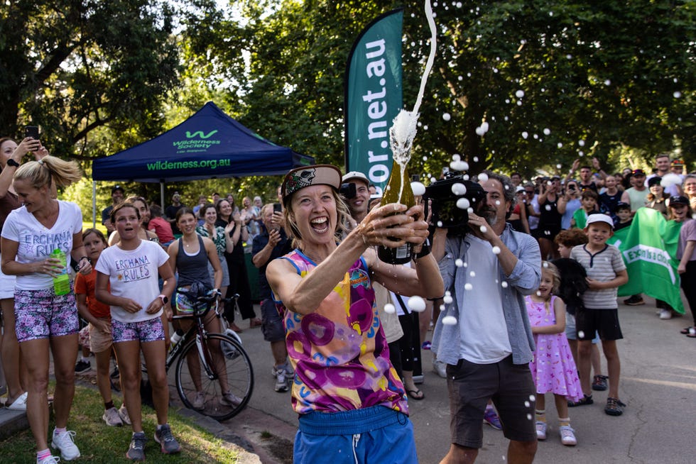 melbourne australia, 16012023 erchana murray bartlett crosses the finish line at the pillars of wisdom at the tan track, beating the guinness world record for the most consecutive daily marathons run by a woman 107, in melbourne, australia, 16 january 2023 the 32 year old nutritionist has completed a 150 day marathon pilgrimage from cape york to melbourne, running 422km each day to raise money for environmental advocacy organisation the wilderness society maratón efeepadiego fedele australia and new zealand out