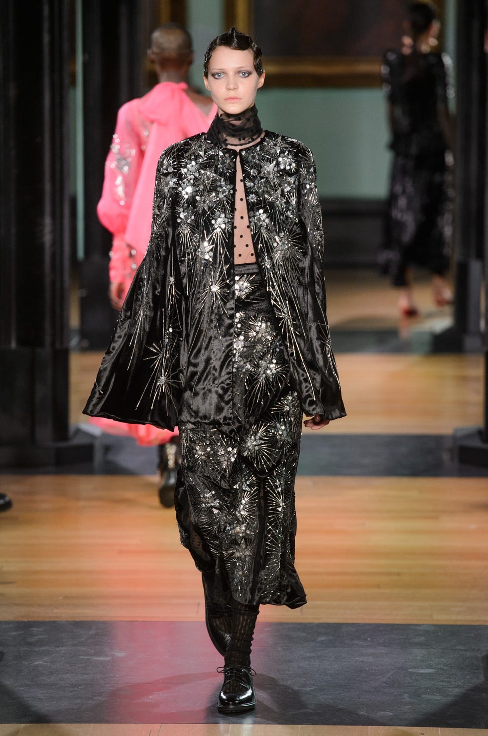 Fashion, Fashion show, Fashion model, Runway, Clothing, Haute couture, Public event, Outerwear, Event, Human, 