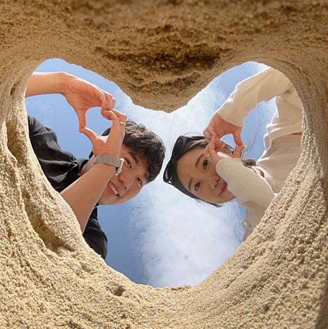 現正熱夯中！韓國最新的放閃姿勢「沙灘愛心」拍照法，三大步驟讓你一次學會～