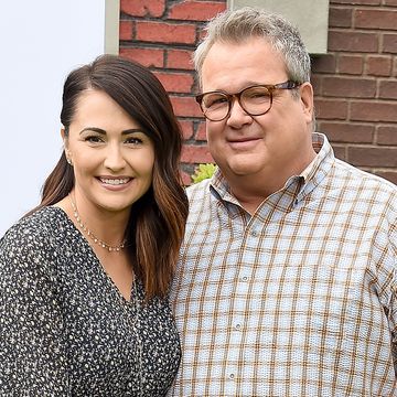 lindsay schweitzer and eric stonestreet attend the premiere of universal pictures' the secret life of pets 2