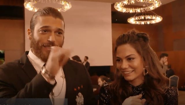 Can Yaman y Demet Ozdemir Pájaro soñador