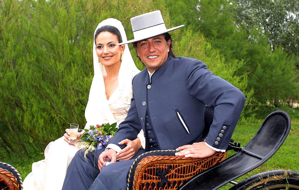 ernesto neyra y leli céspedes, el día de su boda en el rocío en 2002