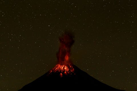 Bekijk de momenten die voorafgingen aan de winnende foto van Tapiro van vulkaan Colima tijdens een krachtige eruptie op 13 december 2015