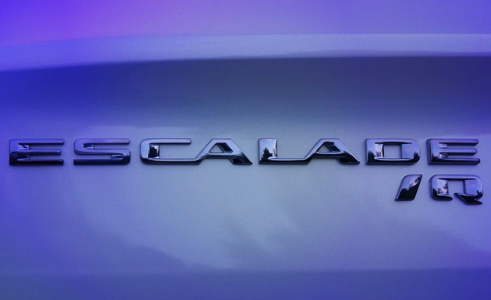 Avance de la insignia del Cadillac Escalade IQ cadillac escalade iq placa tease