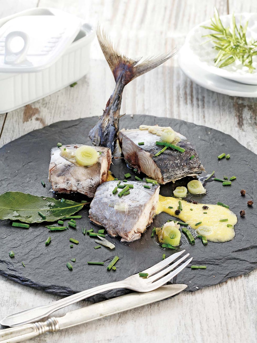 Escabeche de melva con crema amarilla