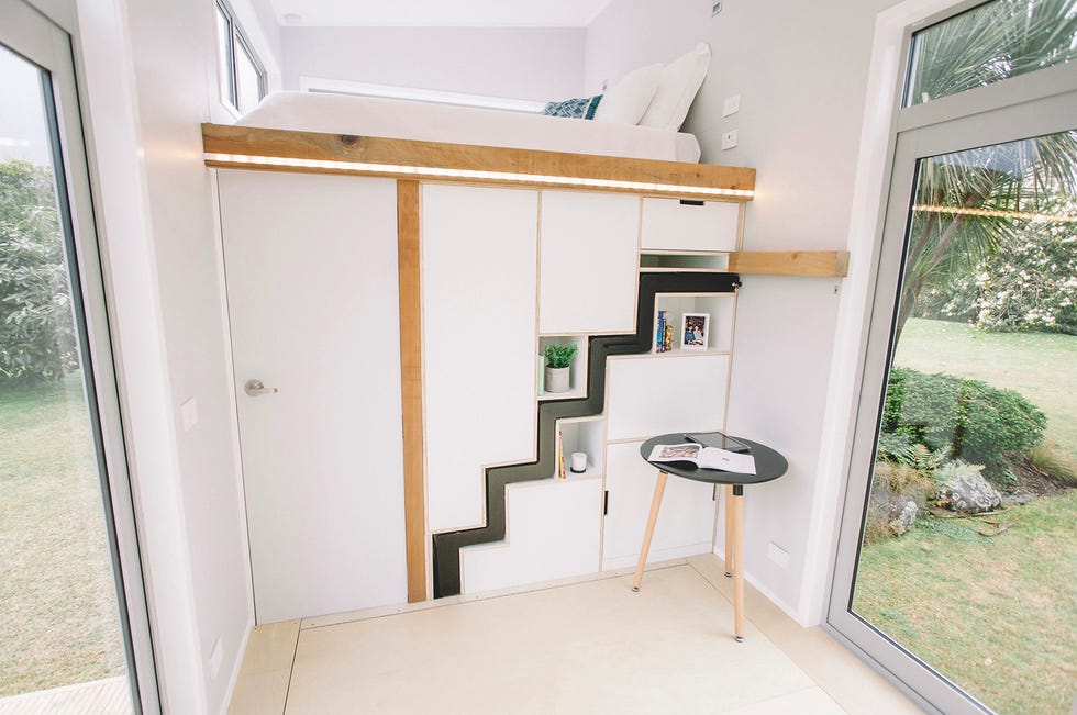 casa móvil tawharau para millennials de build tiny, con escalera extraíble