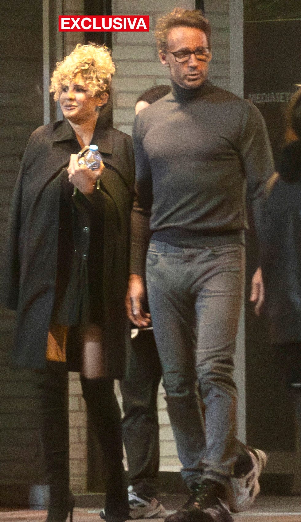 la pareja a su salida de su colaboracion en tardear