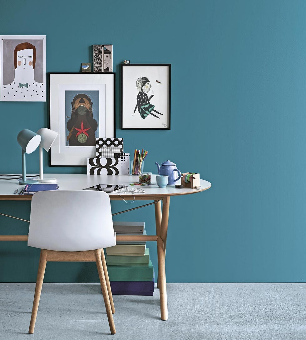 Oficina en casa: Escritorio con paredes azules Bleu Canard E701, de Valón Clean