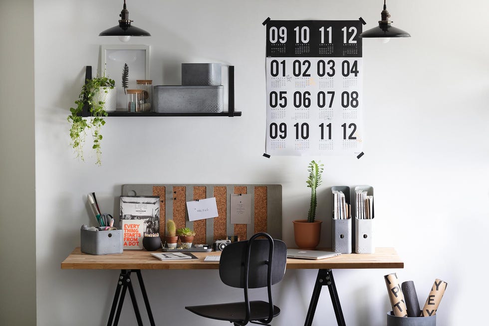 escritorio en madera y negro