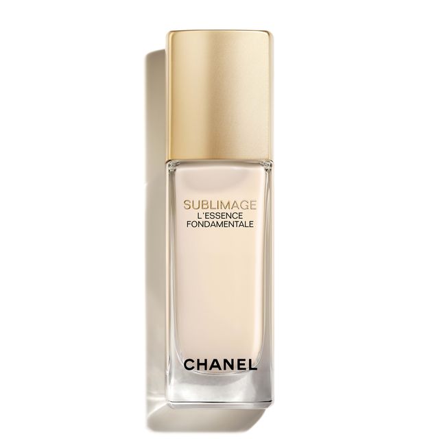 La esencia 'Sublimage L'Essence Fondamentale', de Chanel (395 €). El paso intermedio entre la limpieza y la hidratación en su tratamiento de belleza.