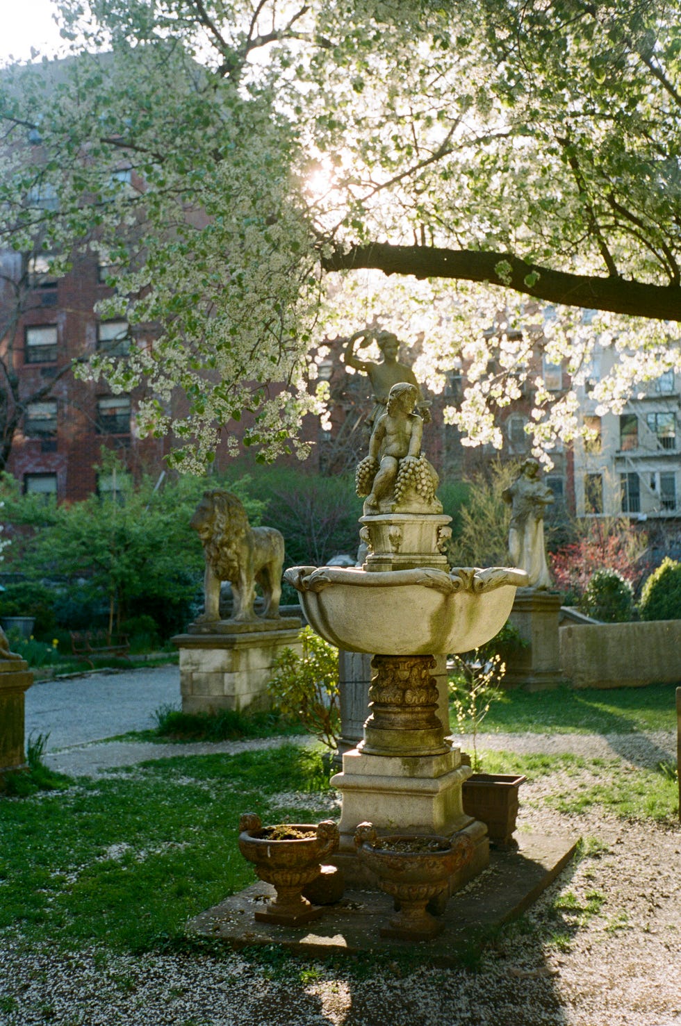 elizabeth street gardens in nolita, new york