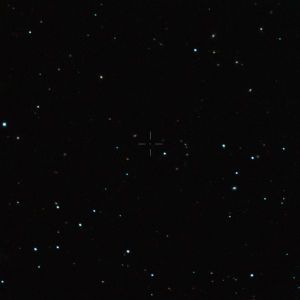 De blauwe vlek in het dradenkruis in het midden van deze infraroodfoto is de solitaire planeet CFBDSIR21490403 Klik op de foto om hem te vergroten ESOP Delorme