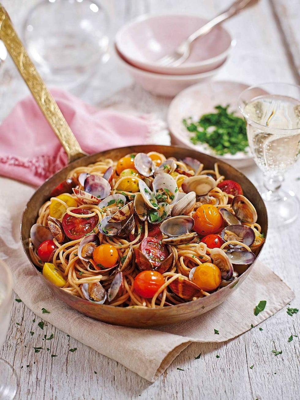 espagueti con almejas y tomates cherry