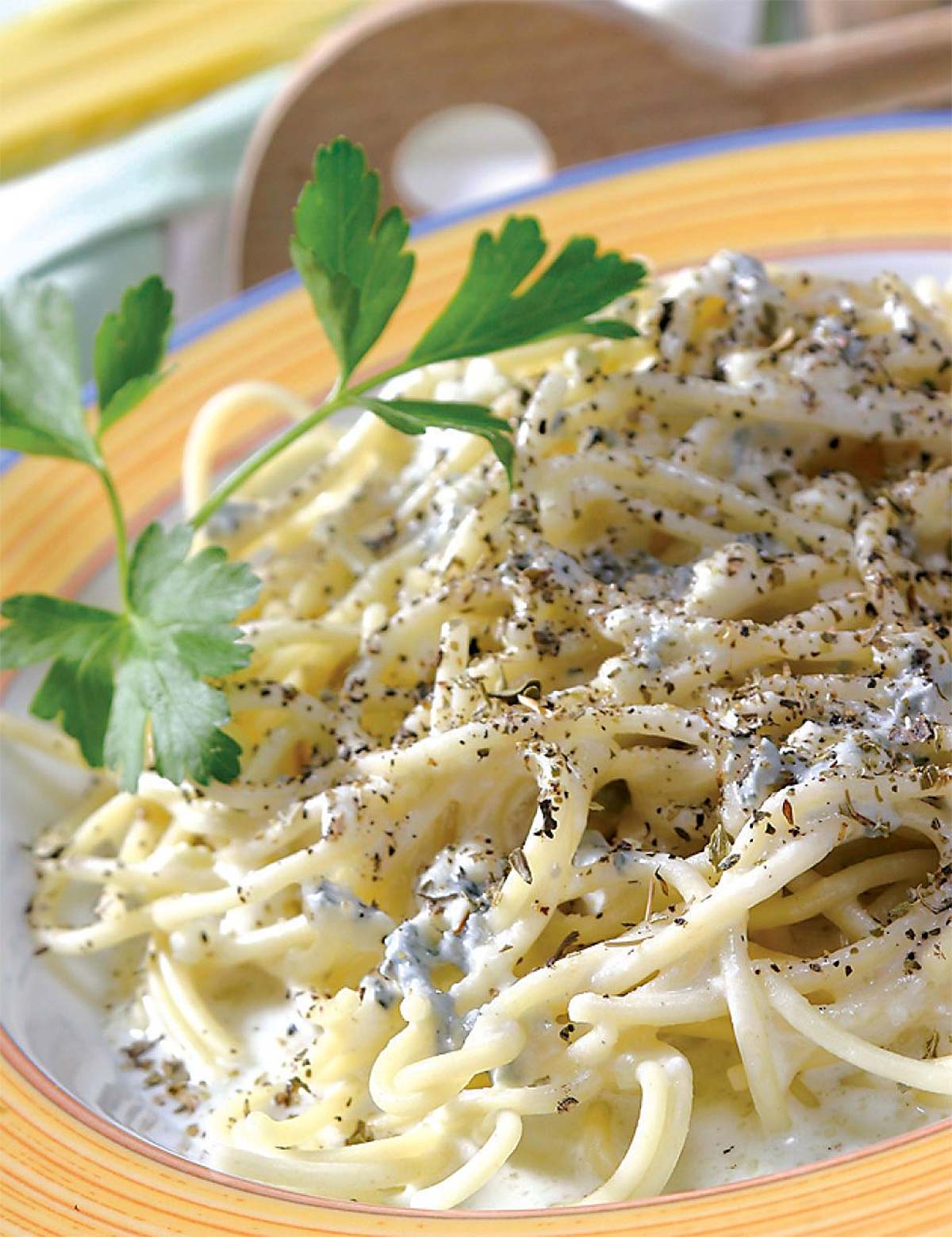 espaguetis con salsa de cabrales