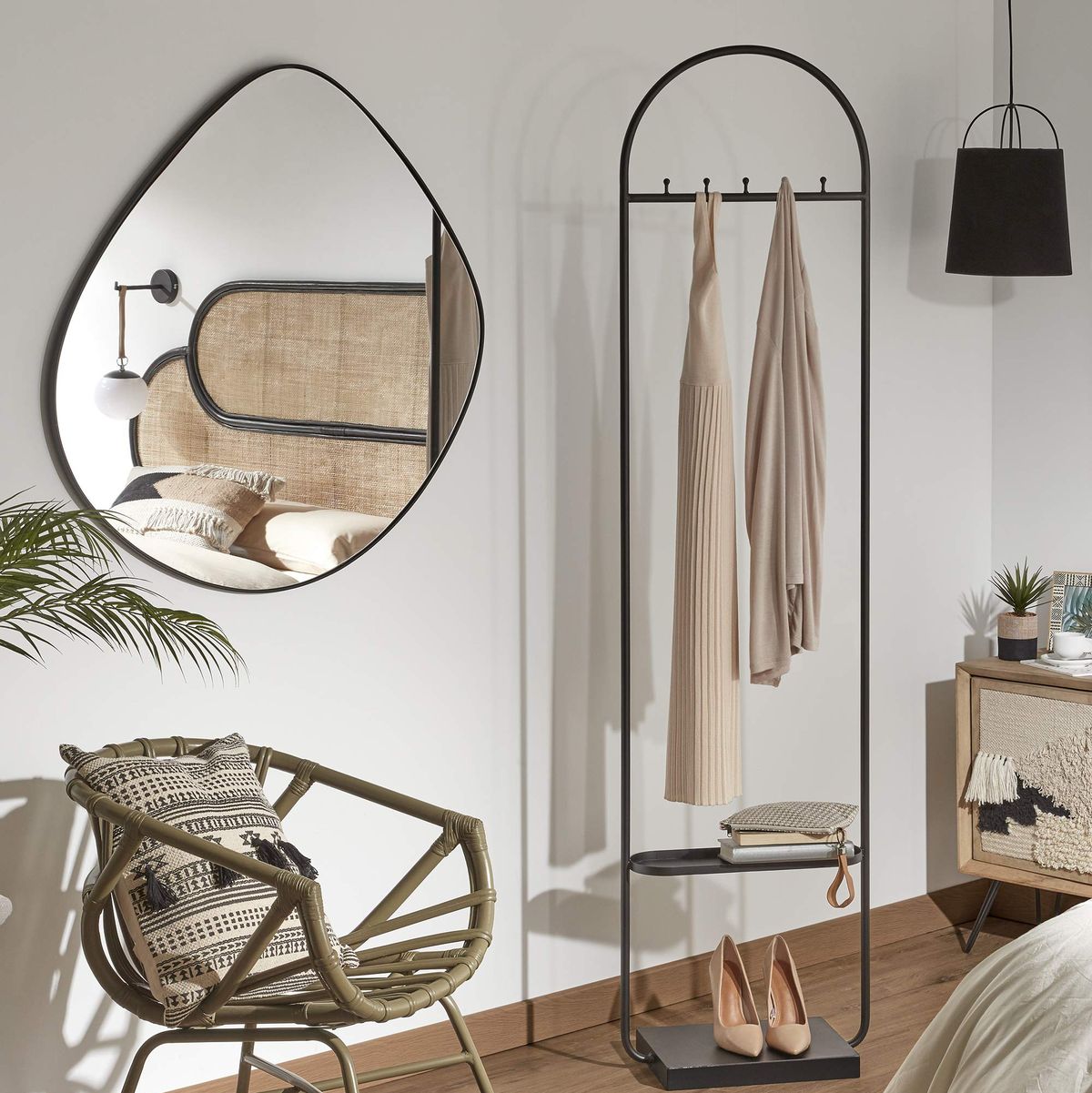 13 Ideas para que tu cuarto se vea más chic con un espejo