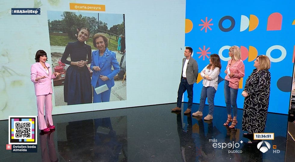 la presentadora y colaboradores del programa de antena 3