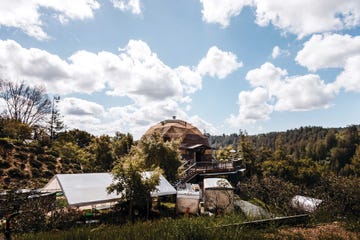 esperanza pratt’s geodesic dome house was originally constructed in 1970 from a whole earth catalog kit