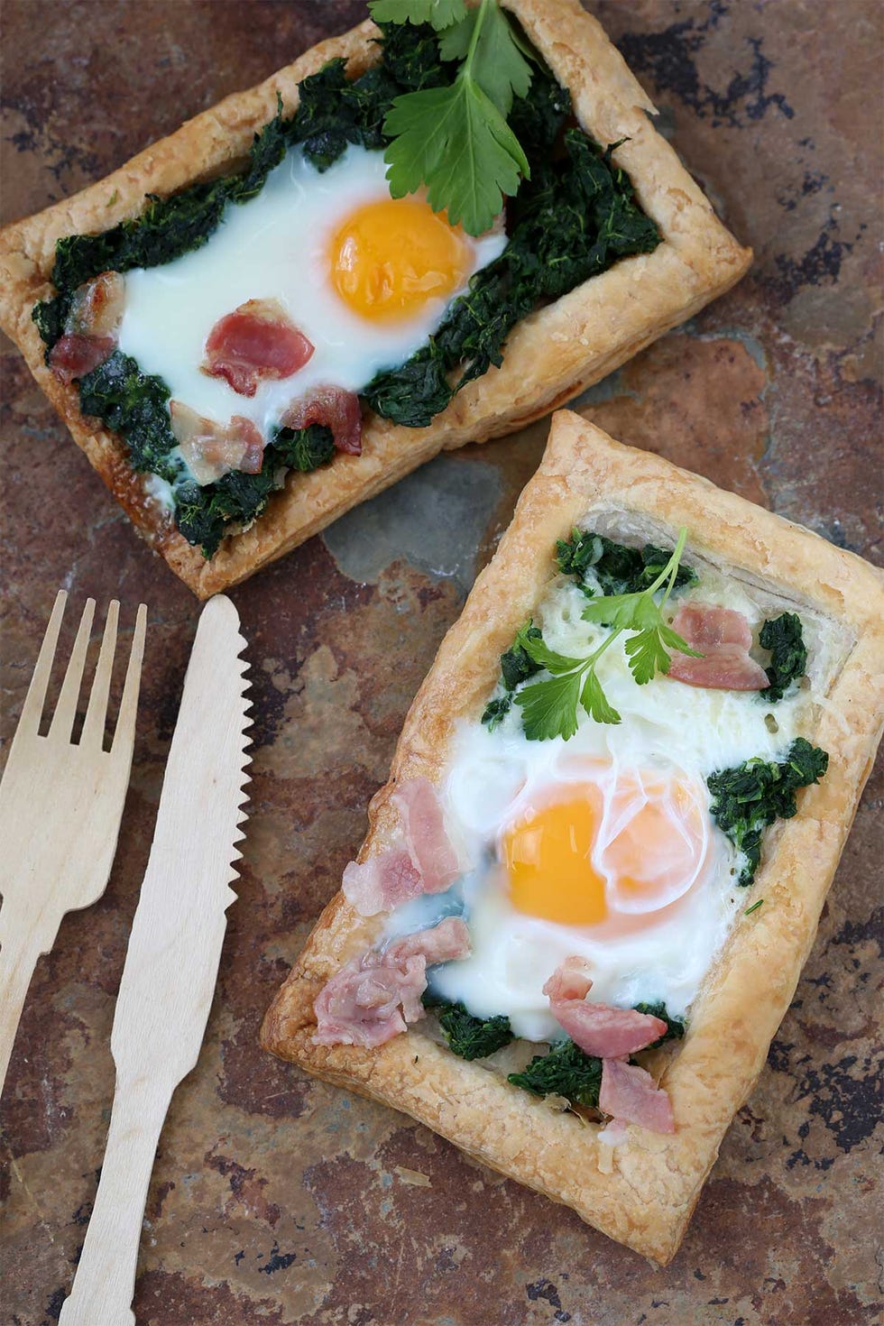 huevos con espinaca y beicon