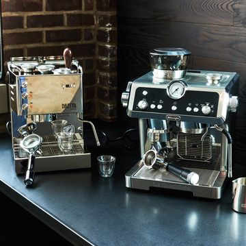 diletta mio and delonghi espresso machines on counter