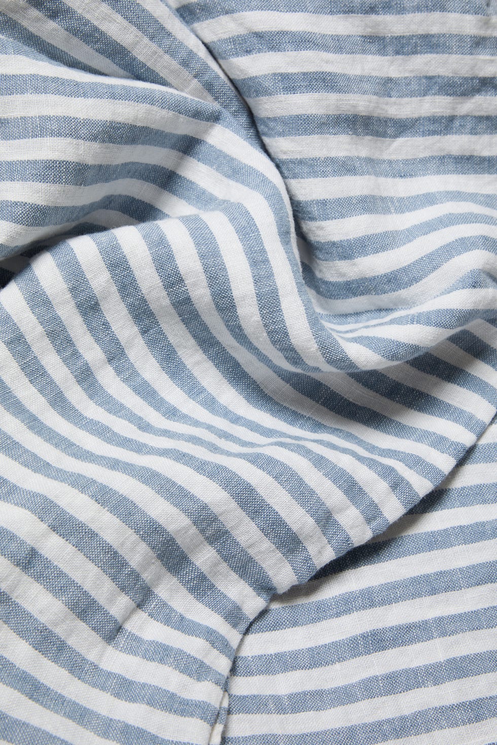 Textil mit blauen und weißen Streifen