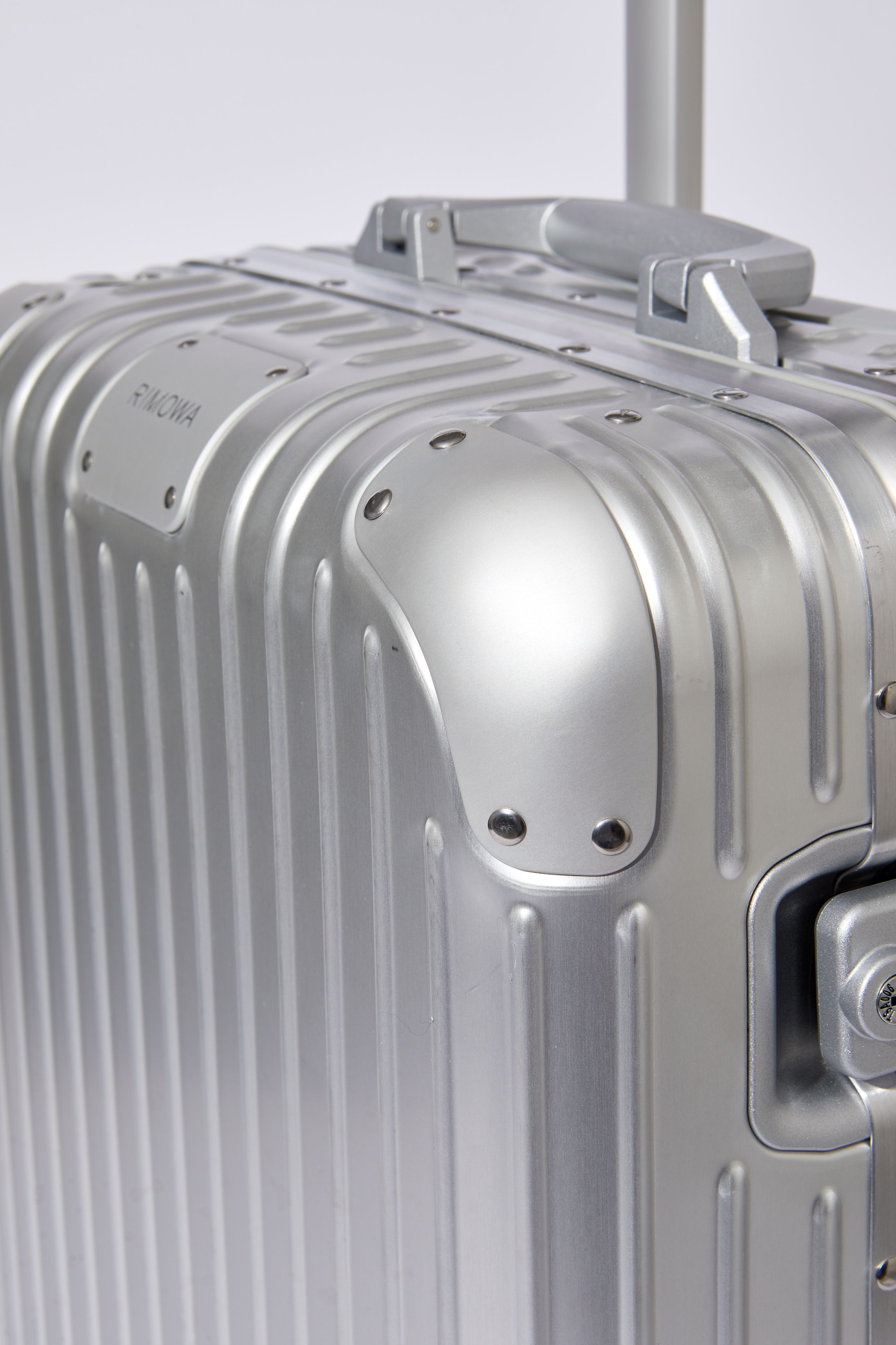 リモワ」の高級スーツケースが選ばれる理由｜エスクァイア日本版