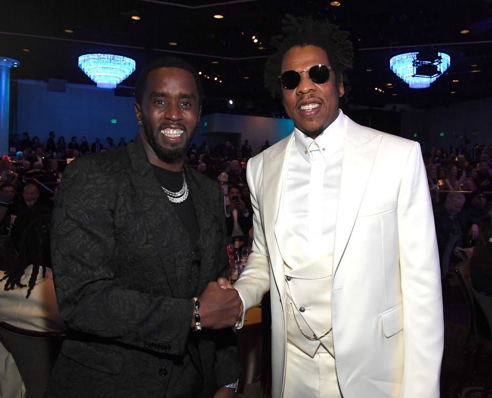 Beverly Hills, California, 25 de enero: (de izq. a der.) Sean Diddy Combs y Jay Z asisten a la gala previa a los Grammy y al homenaje a los íconos de la industria en honor a Sean Diddy Combs, el 25 de enero de 2020 en Beverly Hills, California. (Foto de Kevin Mazur/Getty Images para la Academia de la Grabación)
