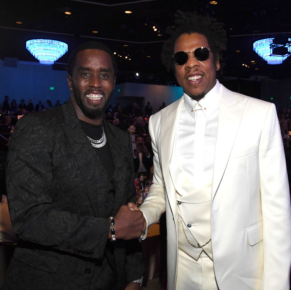 Beverly Hills, California, 25 de enero: (de izq. a der.) Sean Diddy Combs y Jay Z asisten a la gala previa a los Grammy y al homenaje a los íconos de la industria en honor a Sean Diddy Combs, el 25 de enero de 2020 en Beverly Hills, California. (Foto de Kevin Mazur/Getty Images para la Academia de la Grabación)