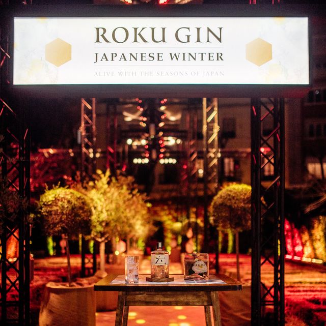 la imagen ilustra un reportaje sobre la fiesta del invierno japones bajo el patrocinio de roku gin en españa
