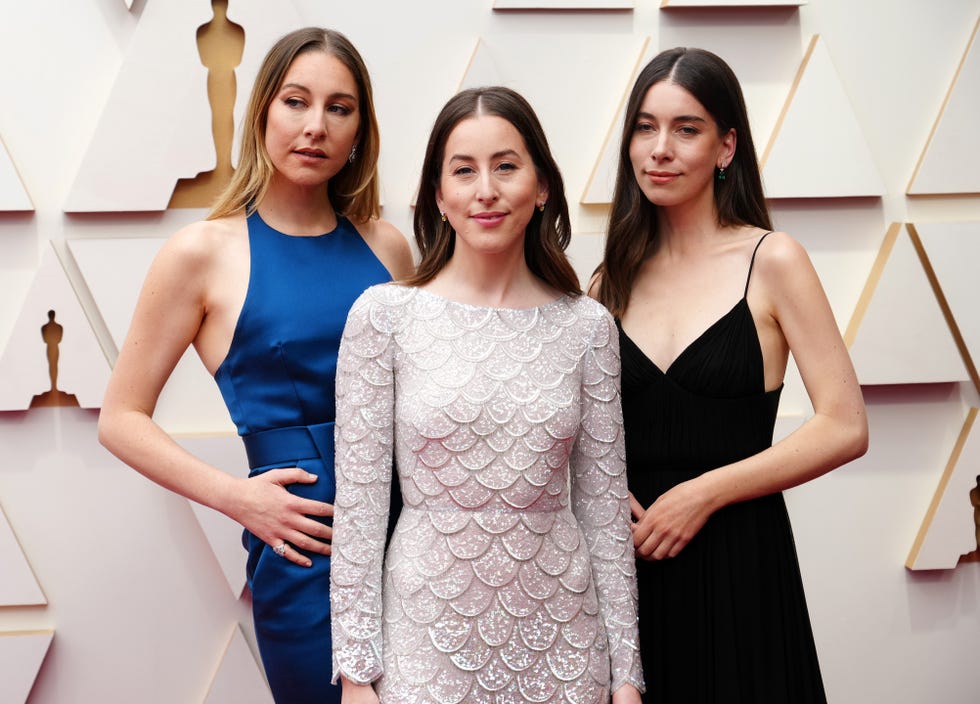 haim en la alfombra roja de los oscars 2022