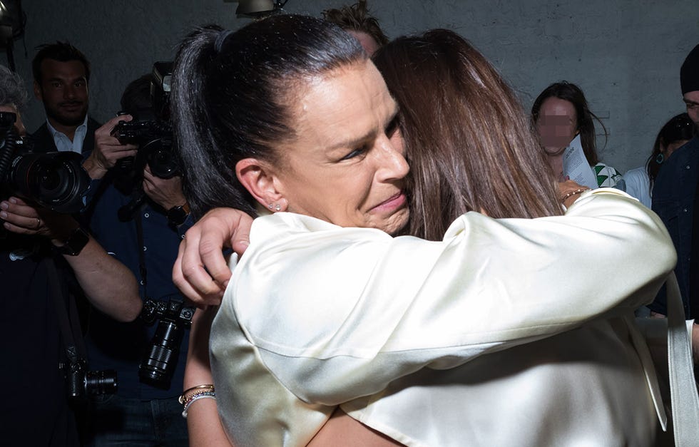 Pauline Ducruet reúne a sus padres en la presentación de su primera colección de moda.