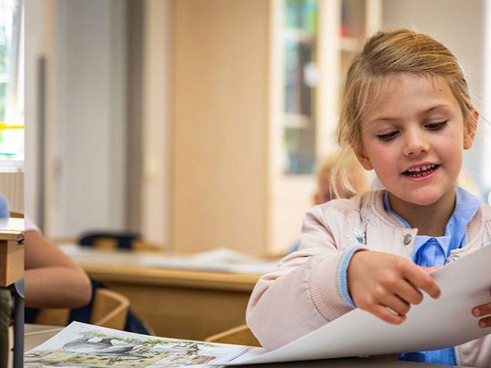 Estela de Suecia celebra su primer día de colegio
