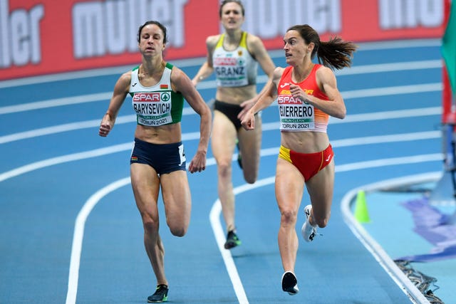 esther guerrero controla su semifinal de 1500m del europeo de atletismo en pista cubierta de torun
