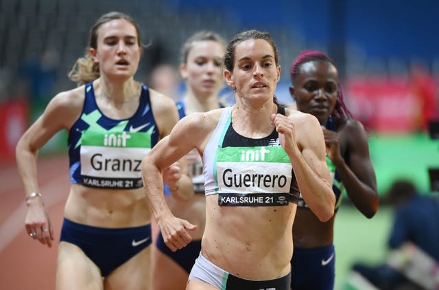 esther guerrero corre los 1500 metros del mitin de karlsruhe del world indoor tour