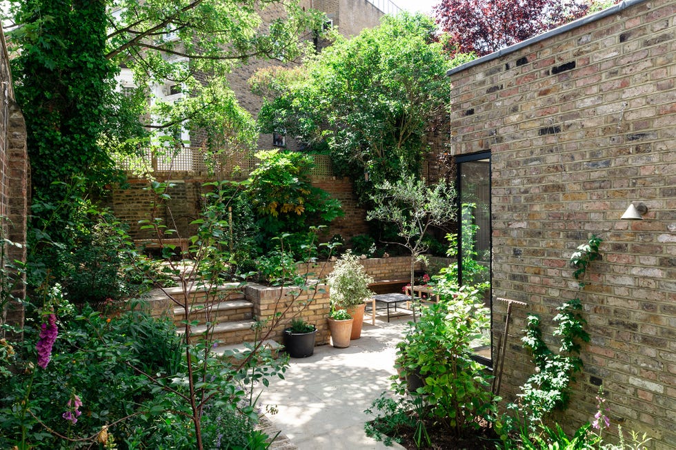 casa anexa al jardín