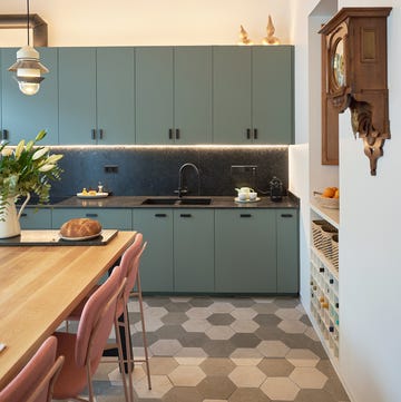 Cocina con office y armarios de color azul cocina con office y armarios de color azul