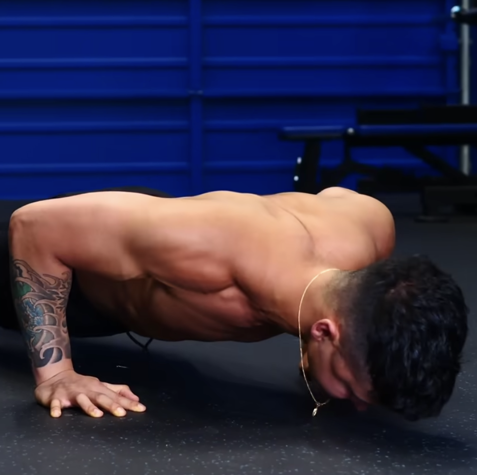 A Trainer Breaks Down the ‘100 Pushups for 30 Days’ Challenge