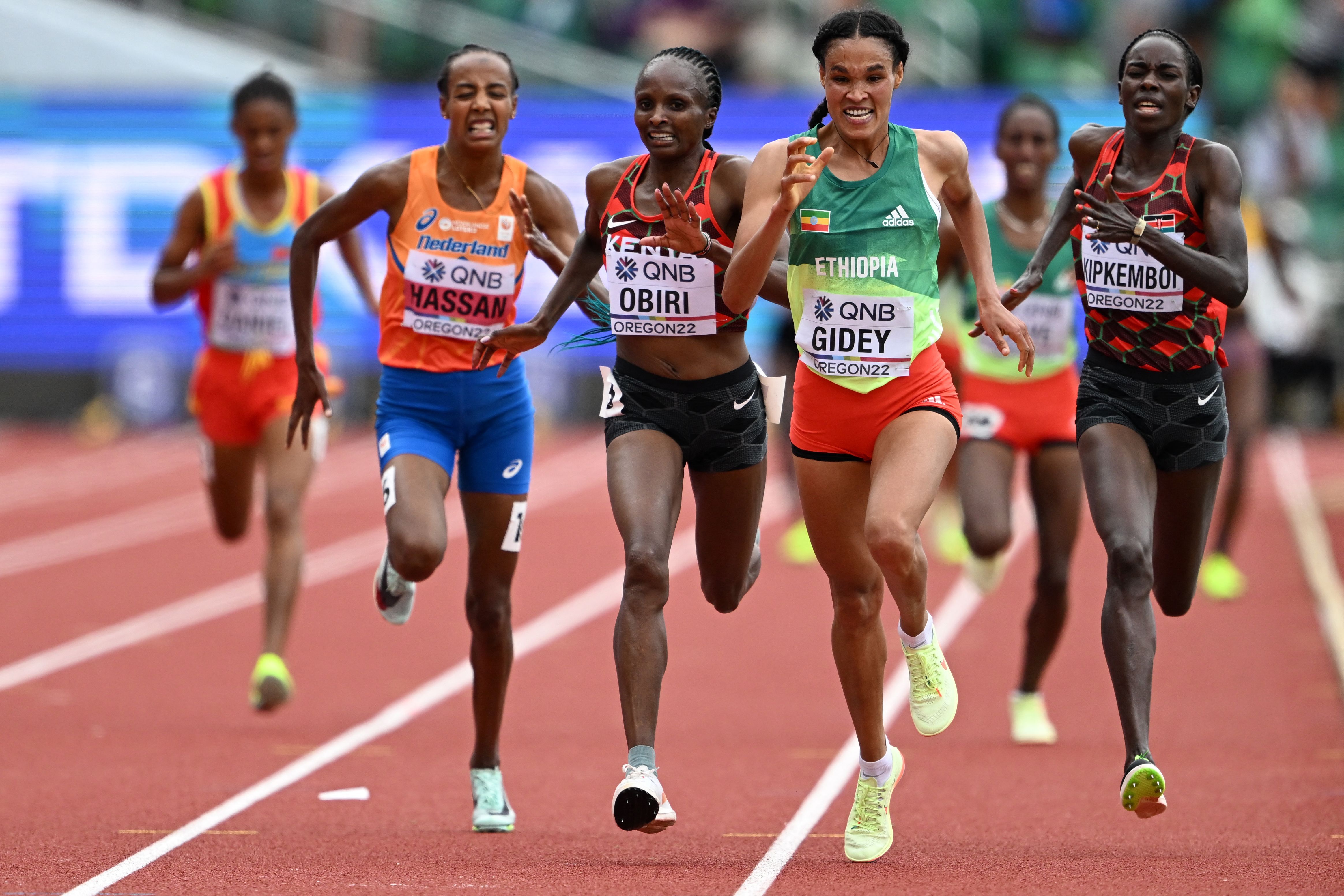 Gooi Converteren Opiaat 2022 World Athletics Championships 10,000 Meters - Letesenbet Gidey Wins a  Thriller