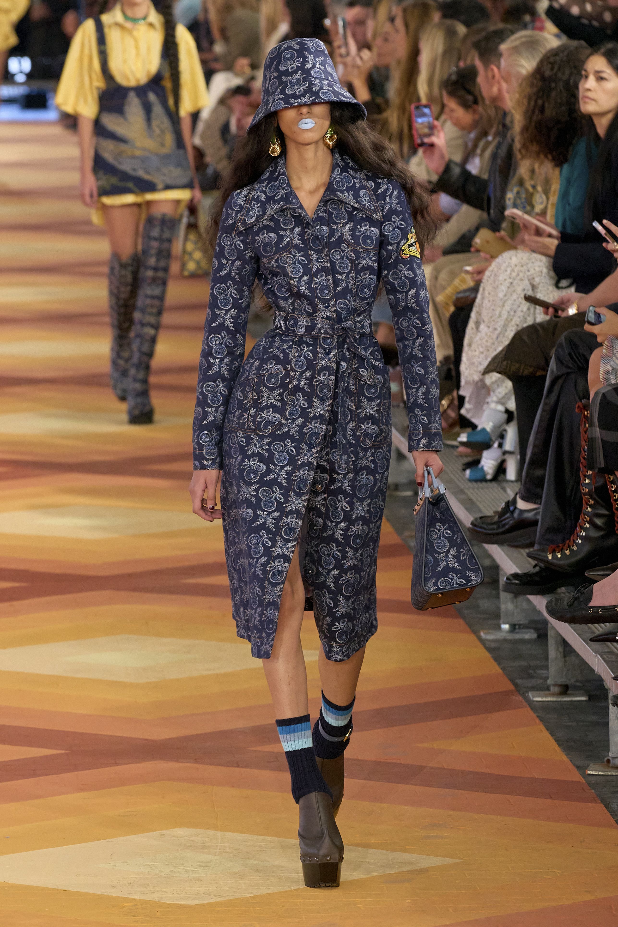 エトロ（ETRO）」2023春夏コレクション | ファッション | ELLE ［エル